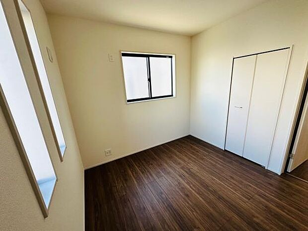 1階にも洋室があり、納戸として利用したりと、様々に使えます。