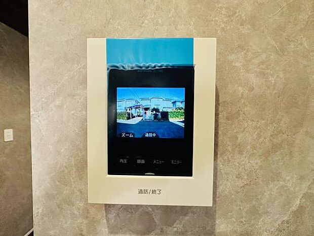 通話や録画も簡単なTVモニター付きインターフォンがあるので安心です。