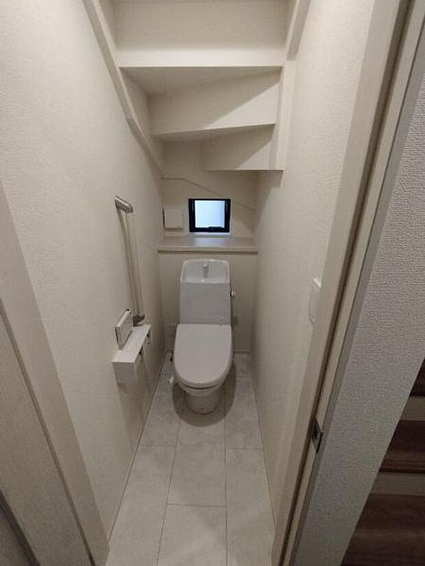 階段下を有効的に使ったお手洗い。一息付ける空間です。
