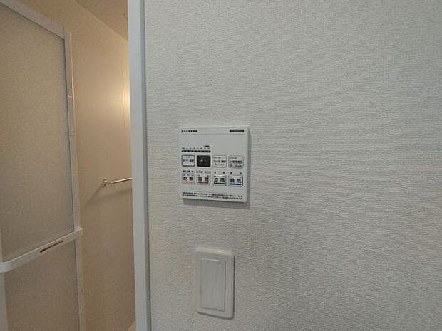 浴室暖房・乾燥付きで梅雨の時期にもお洗濯ができて安心です。