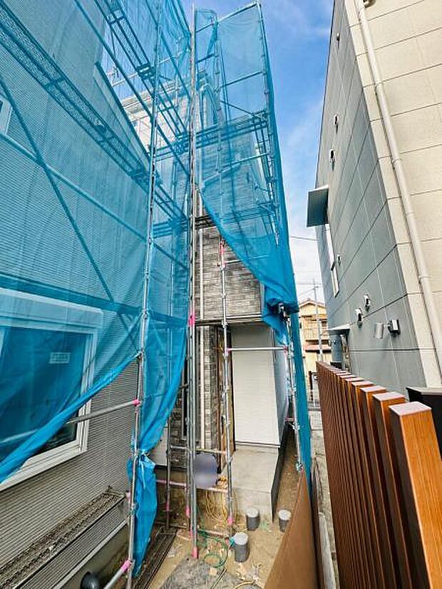 2/5撮影 外壁工事ももう間もなく完了し、足場が外れそうです。