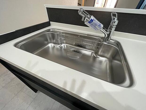 汚れも付きにくく、お手入れも簡単なキッチンシンクです。