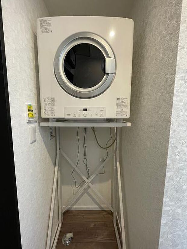 ガス乾燥機標準装備です。洗濯と乾燥を同時に行えて時短になります。