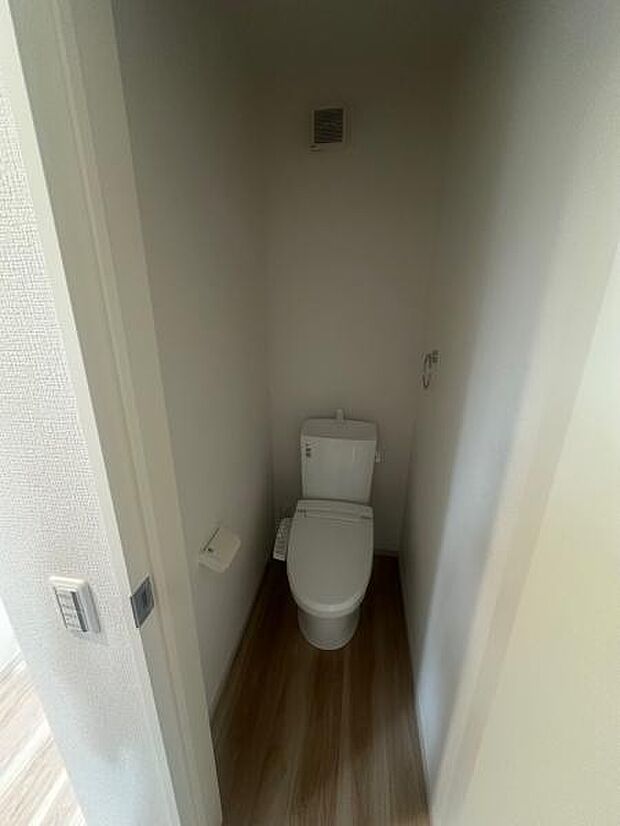 各階にあるトイレはもちろんウォシュレット機能付き。