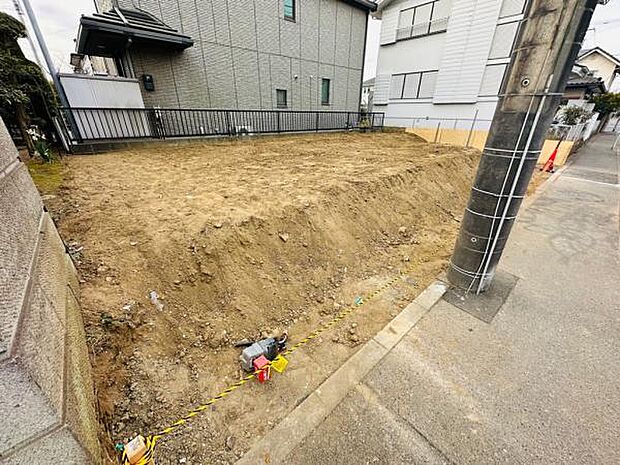 2/5撮影 手前側の電柱は移設予定です。