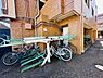 その他：一部屋根付きの駐輪場です。