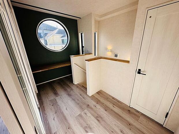 2階ホールはご覧の空間。ホールも広さがあり、オシャレな自慢のま