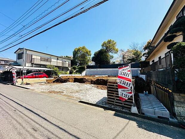 4/3撮影 おおよその家と駐車場の位置が見えてきました。これから基礎の工事が始まります。