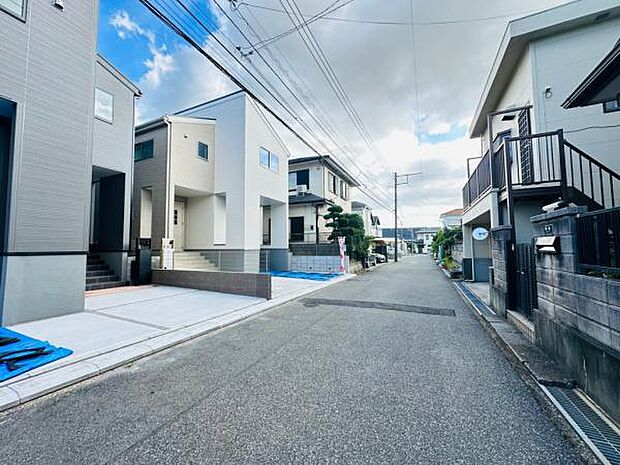 前面道路は5.05m。閑静な住宅地にあり、交通量も少なく安心です。