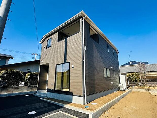 (6号棟) 色使いがお洒落な外観です。閑静な住宅地にもなじんでいます。