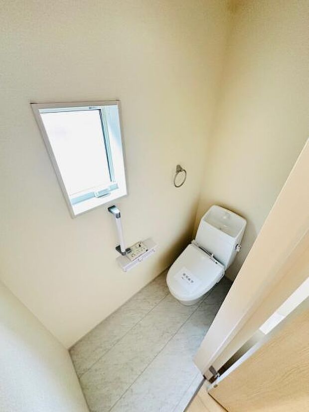 （2号棟） 各階にあるトイレはもちろんウォシュレット機能付き。