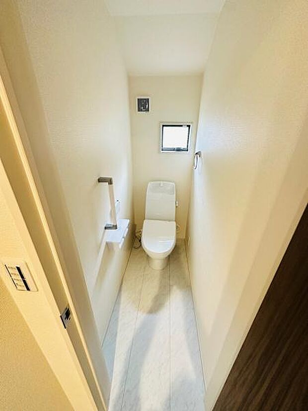 （1号棟） 長く住むからこそ立ち座りの補助の手すりがありがたいですね。