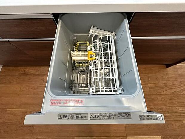 毎日の洗い物の負担を助けるビルトイン食洗器です。後片付けも楽々、手肌にも環境にも優しい。