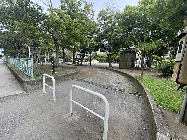本郷公園まで徒歩7分