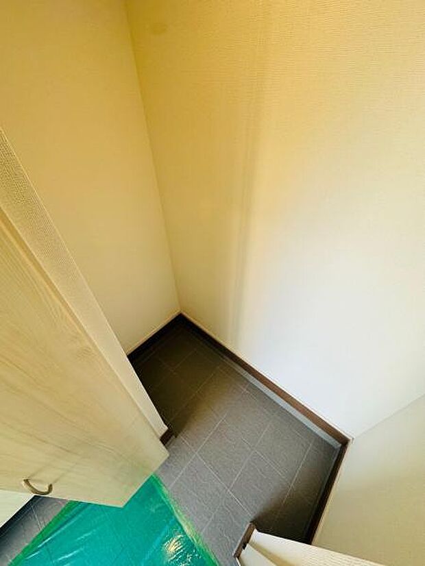 SICは汚れた荷物やベビーカー、雨に濡れた傘などの収納に便利です。