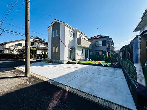 カースペースはなんと3台分。さらに余裕もあり、車種によっては4台も可能。