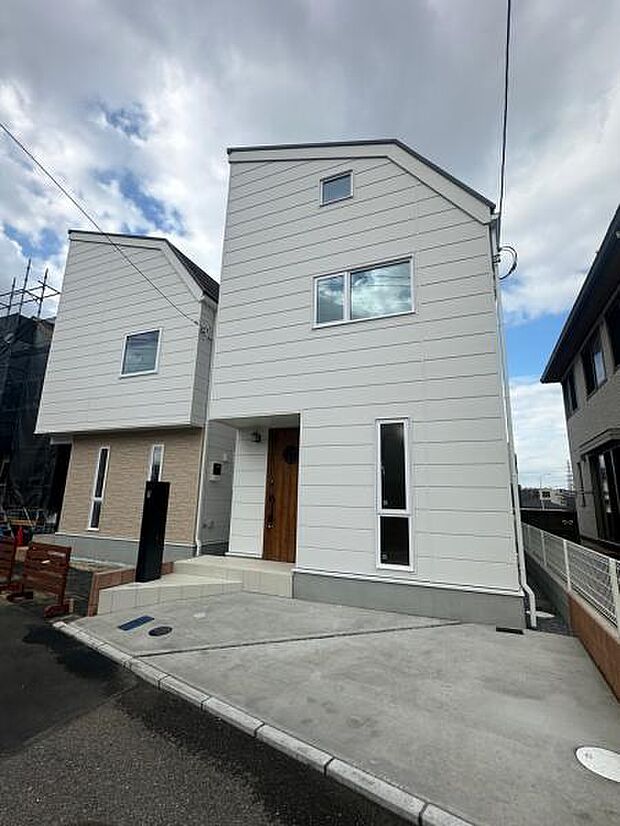 ホワイトカラーで洗練された、長きに渡って飽きの来ないデザインです。