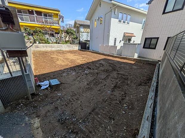 3/9撮影 手前が駐車スペースになる予定です。