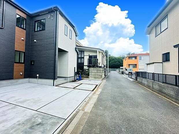 前面道路は4.0m。閑静な住宅街にあり、交通量も少なく安心です。