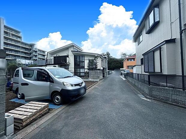 前面道路は4.0m。閑静な住宅街にあり、交通量も少なく安心です。