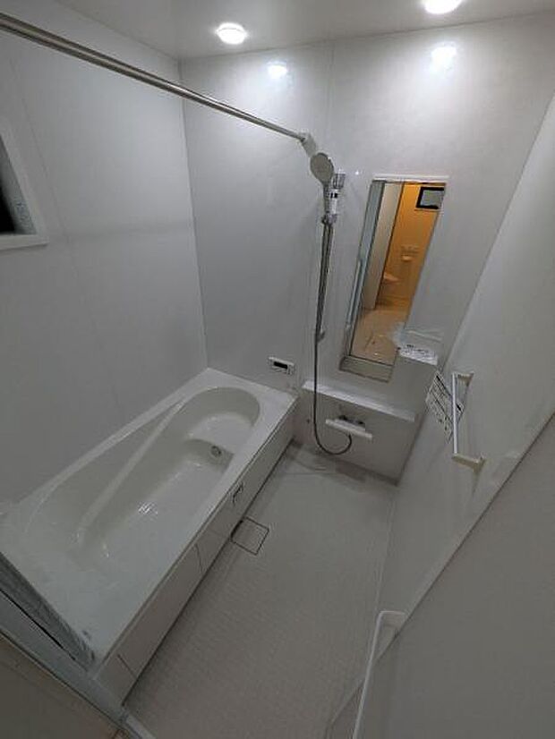 リラックスできる浴室空間。ベンチタイプで節水・エコ仕様です。