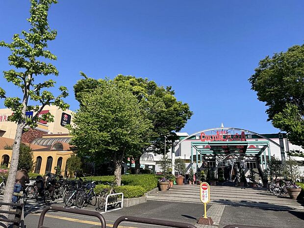 ショッピングモール ニッケコルトンプラザまで徒歩5分