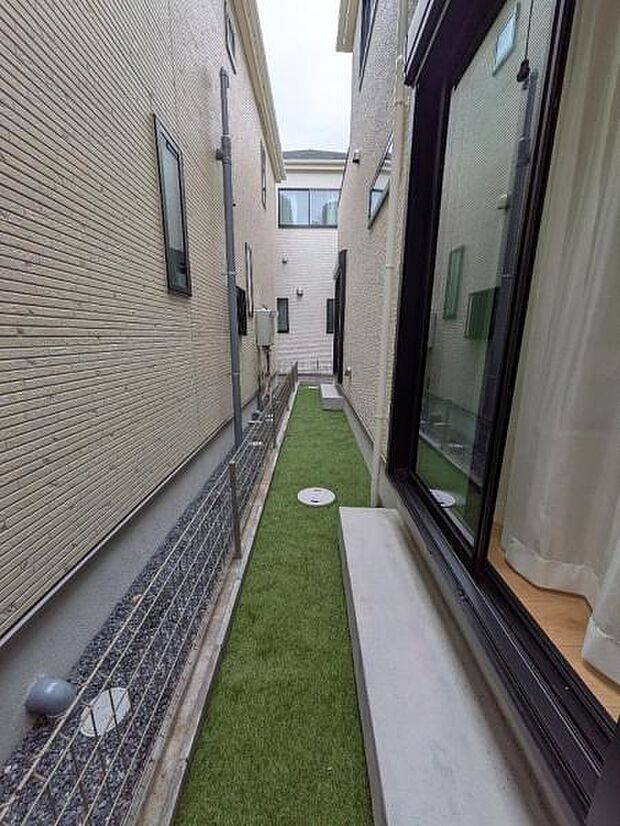 緑のお庭スペースがあり、ガーデニング等を楽しむことができます。