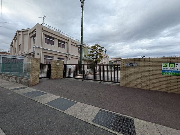 市川市立宮久保小学校まで徒歩8分