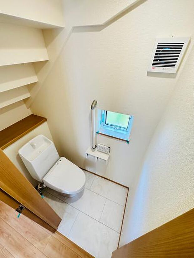 長く住むからこそ立ち座りの補助の手すりがありがたいですね。