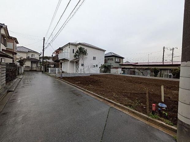 4m道路に面しています。住宅地で落ち着いた環境です。