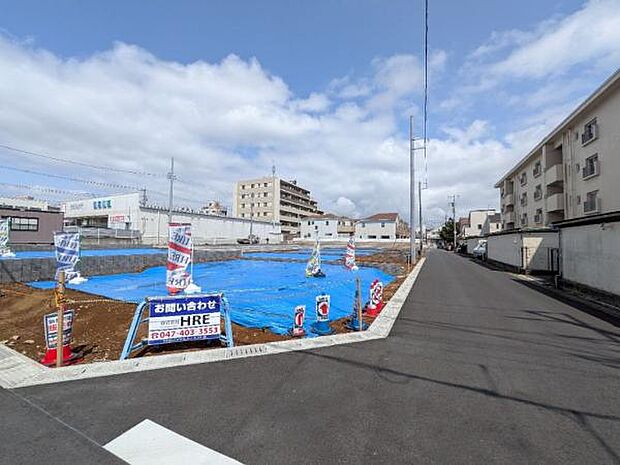 前面道路は4m~5m。 区画整理されており整備された道路です。