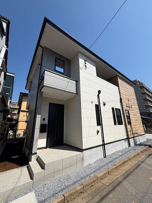 南東角地、駐車スペースゆったり2台の限定1棟。室内ご覧いただけます。お気軽にお問い合わせください。