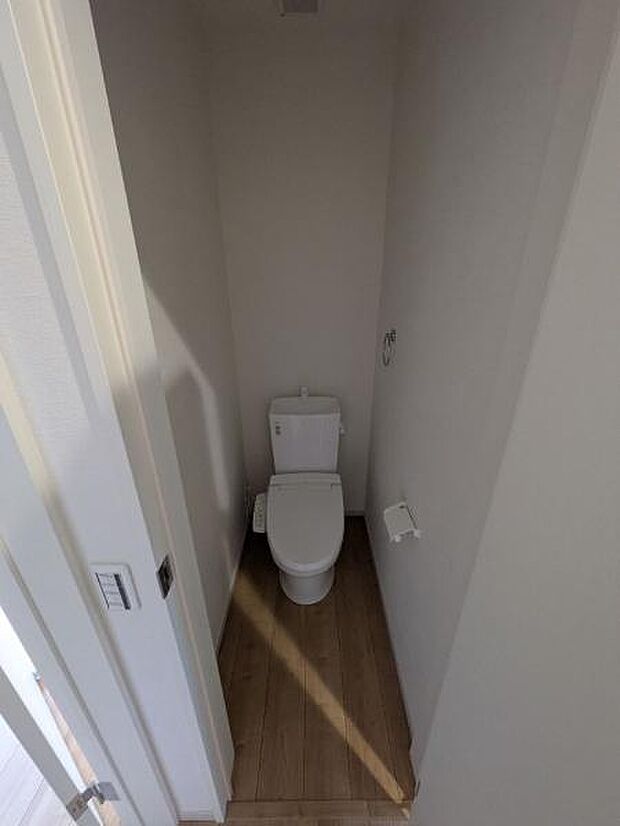 各階にあるトイレはもちろんウォシュレット機能付き。