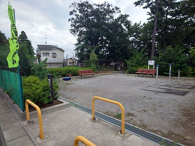 松が丘2丁目公園まで徒歩4分