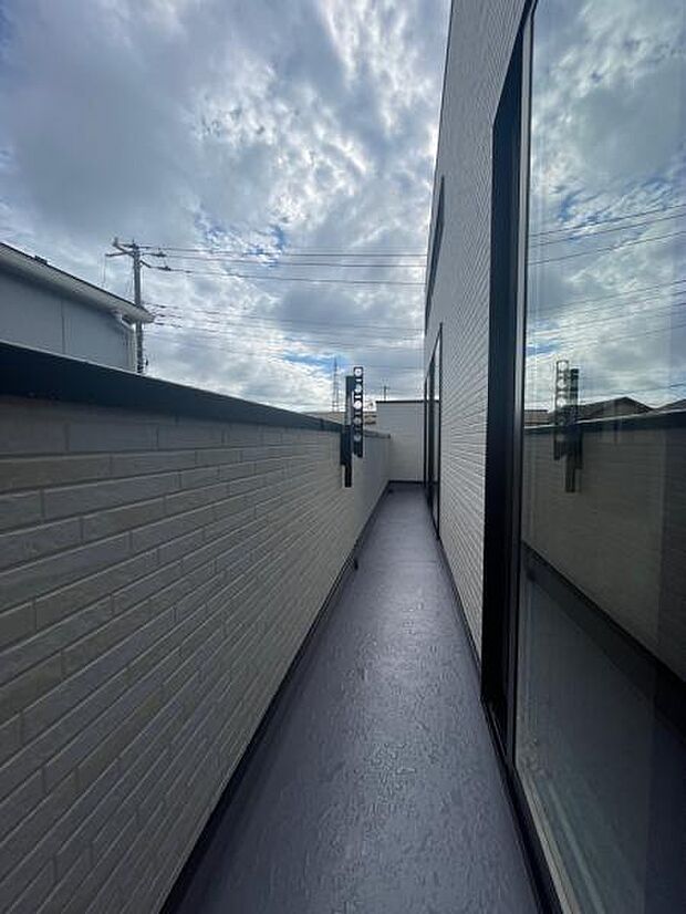 2号棟 バルコニーは遮るものも無く、日当たり良好です。