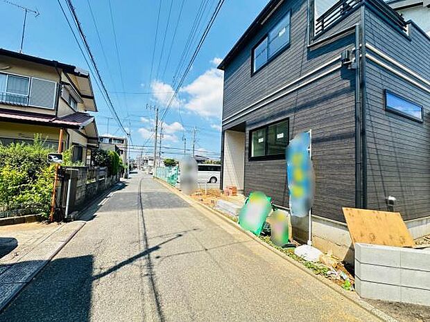 前面道路は4.0ｍ。交通量も少なく安心の道路です。