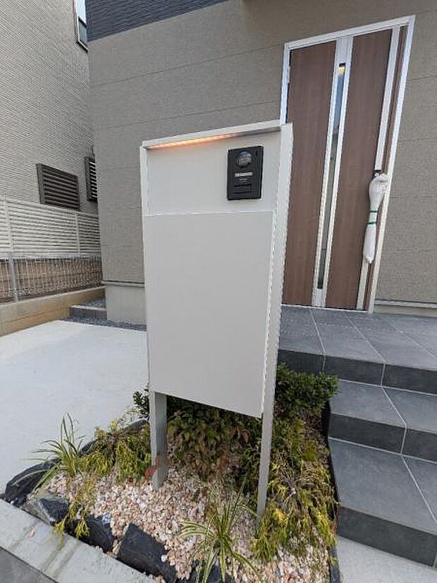 不在時でも受取可能な宅配ボックスです。非対面での受け取りができます。