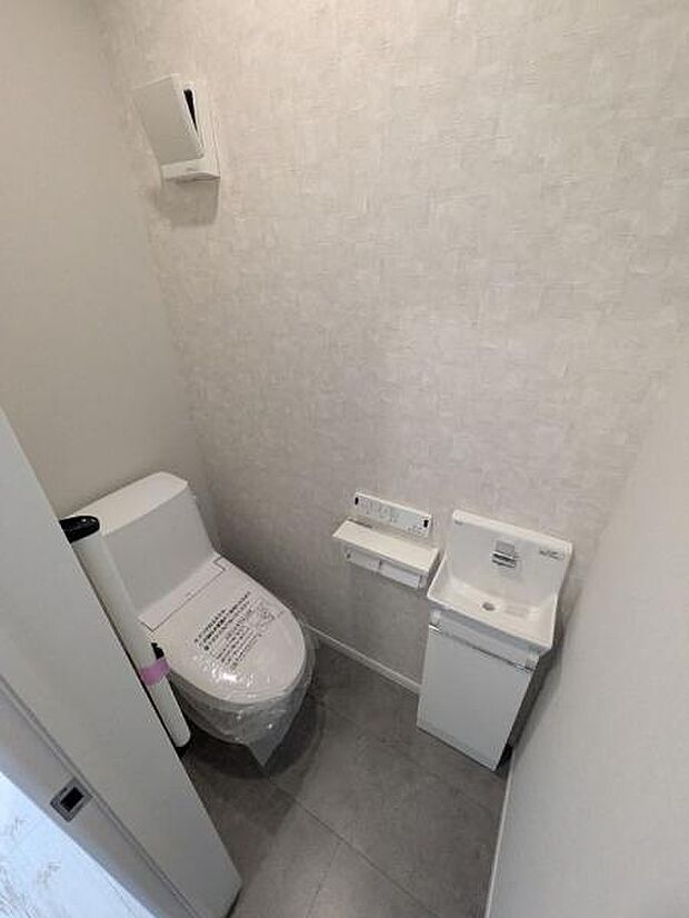 1号棟 トイレには手洗器も搭載。別にすることで清潔に保つことができます。