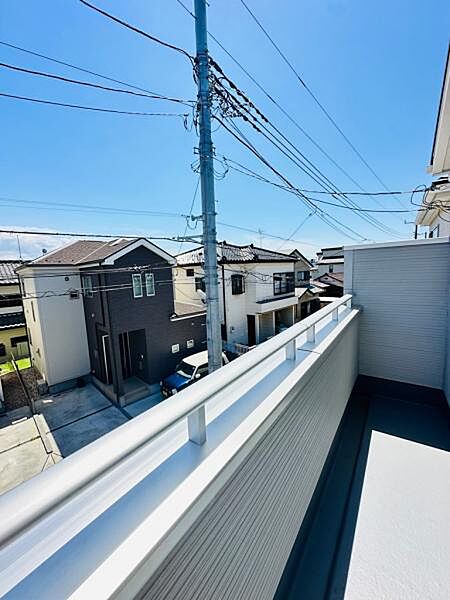 2号棟 バルコニーは遮るものも無く、日当たり良好です。