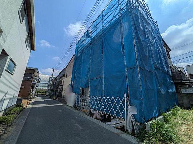 前面道路は3.8ｍ。交通量も少なく安心の前面道路です。