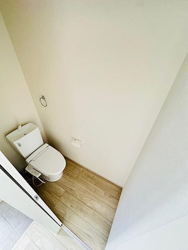 1号棟 各階にあるトイレはもちろんウォシュレット機能付き。