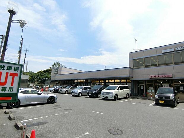 ワイズマート 香澄店 徒歩10分