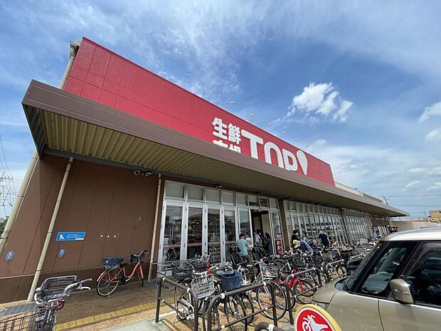 スーパー マミーマート 新夏見店まで徒歩10分 営業時間は9時から21時。駐車場は平面と屋上をあわせて154台も大規模店舗。