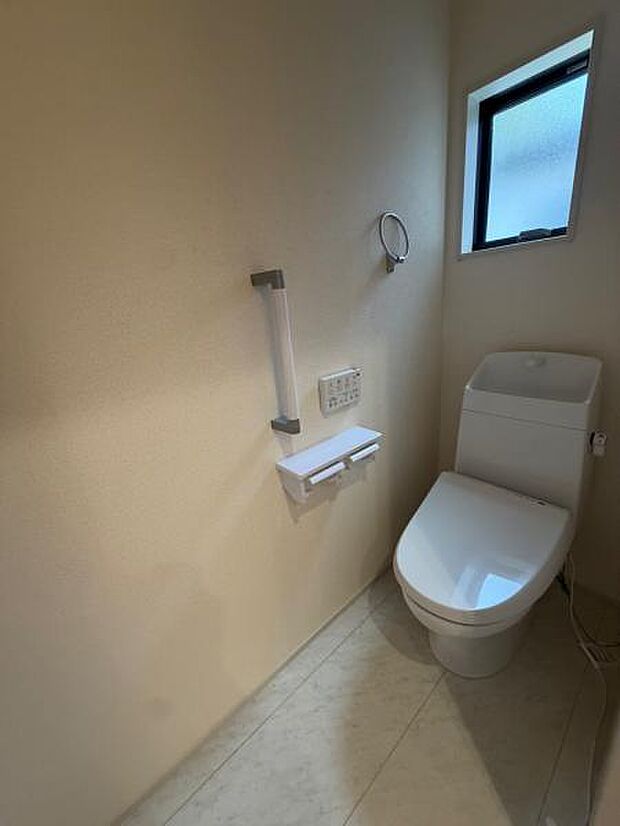 （2号棟） 長く住むからこそ立ち座りの補助の手すりがありがたいですね。