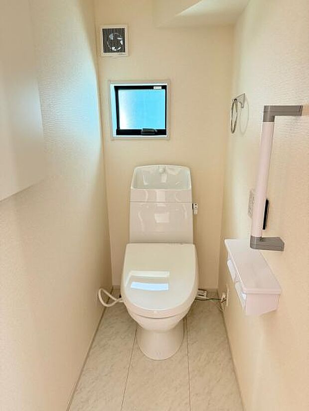 (1号棟) 長く住むからこそ立ち座りの補助の手すりがありがたいですね。