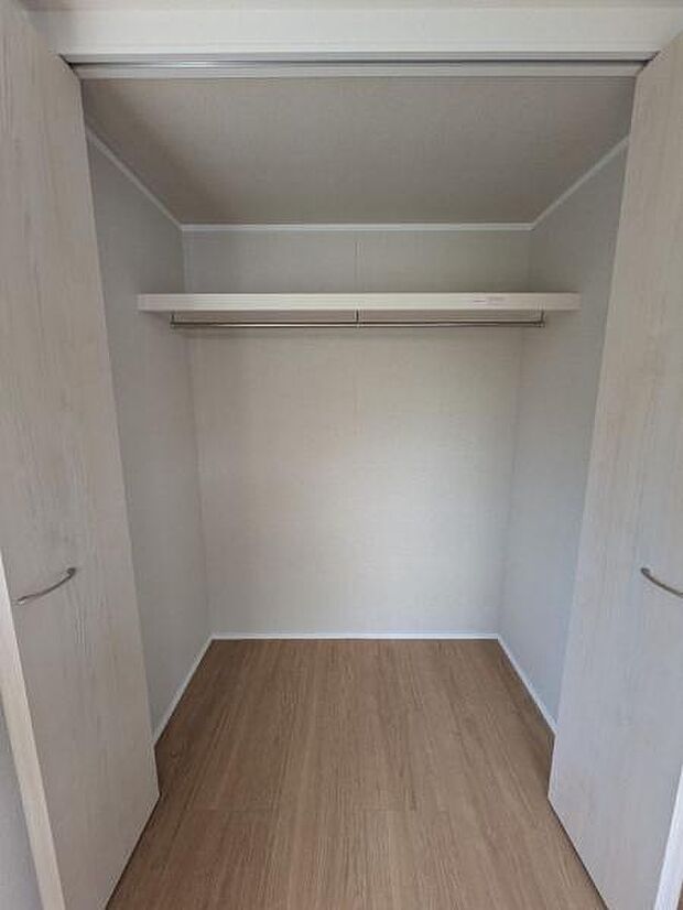 2階の各部屋に収納がついており、お部屋を広く使うことができます。