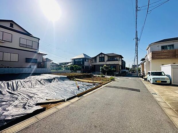 前面道路は4.0m。交通量も少なく安心の道路です。