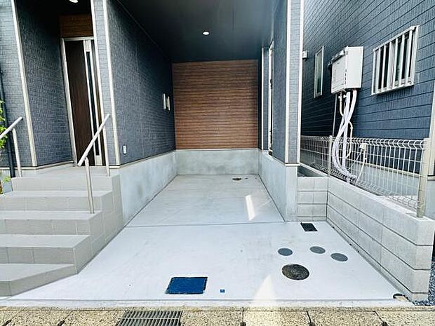 大切なお車を雨風から守ってくれるビルトインガレージです。