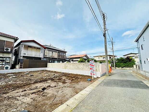 前面道路は4.0m。南面道路に面しており、日当たりも良好です。