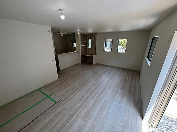21.7帖の広々リビングです。ソファやテーブルも難なく置ける、広々とした空間です。